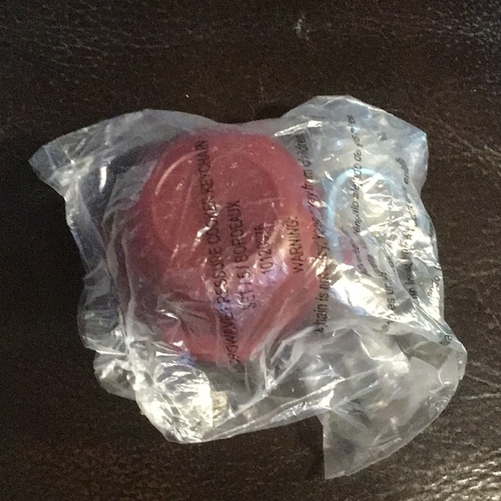 Tupperware Mini Microwave Pressure Cooker Keychain - Picture 3 of 3